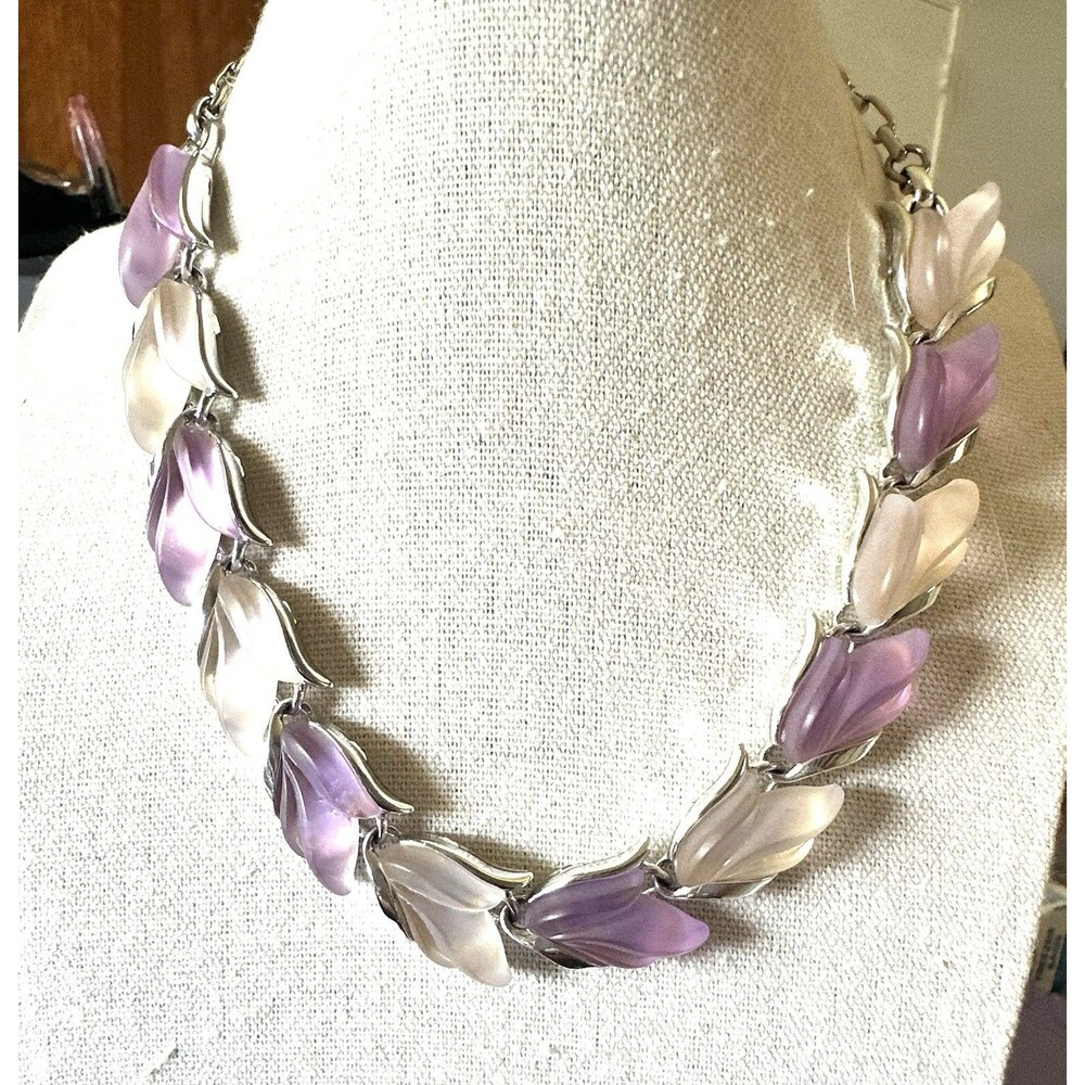 Vintage Lavender Pink Lucite Leaf Necklace Silver Tone Frosted Floral - Picture 4 of 8
